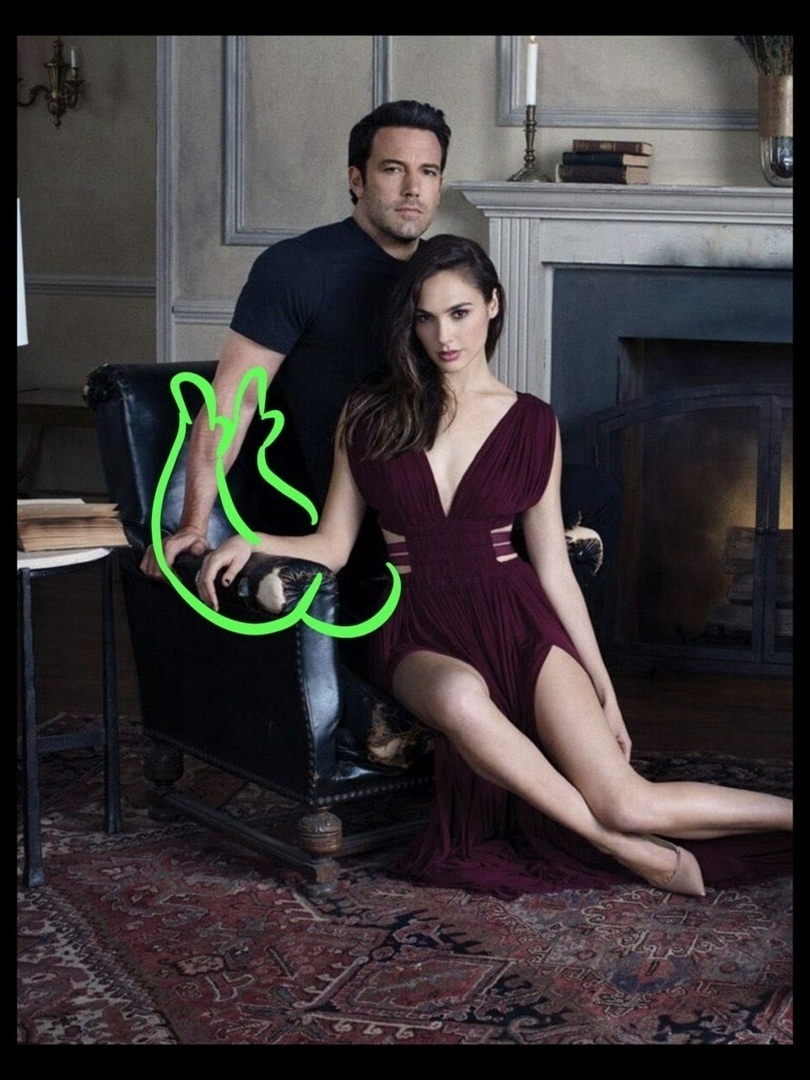 Guess the riddle: where are his legs? - Ben Affleck, Gal Gadot, Longpost