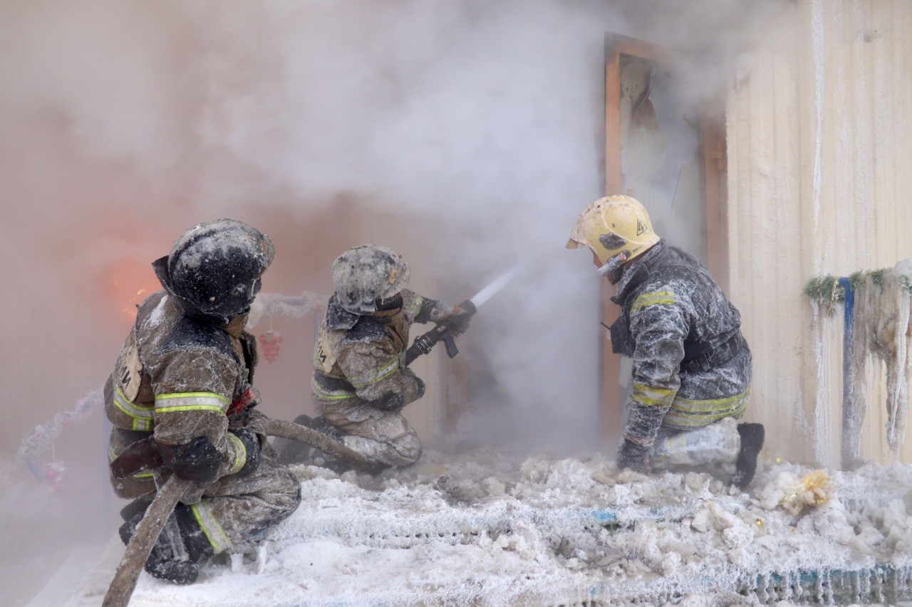 Yakut firefighters at work at -49'C - Ministry of Emergency Situations, Yakutia, Firefighters, Longpost, Winter