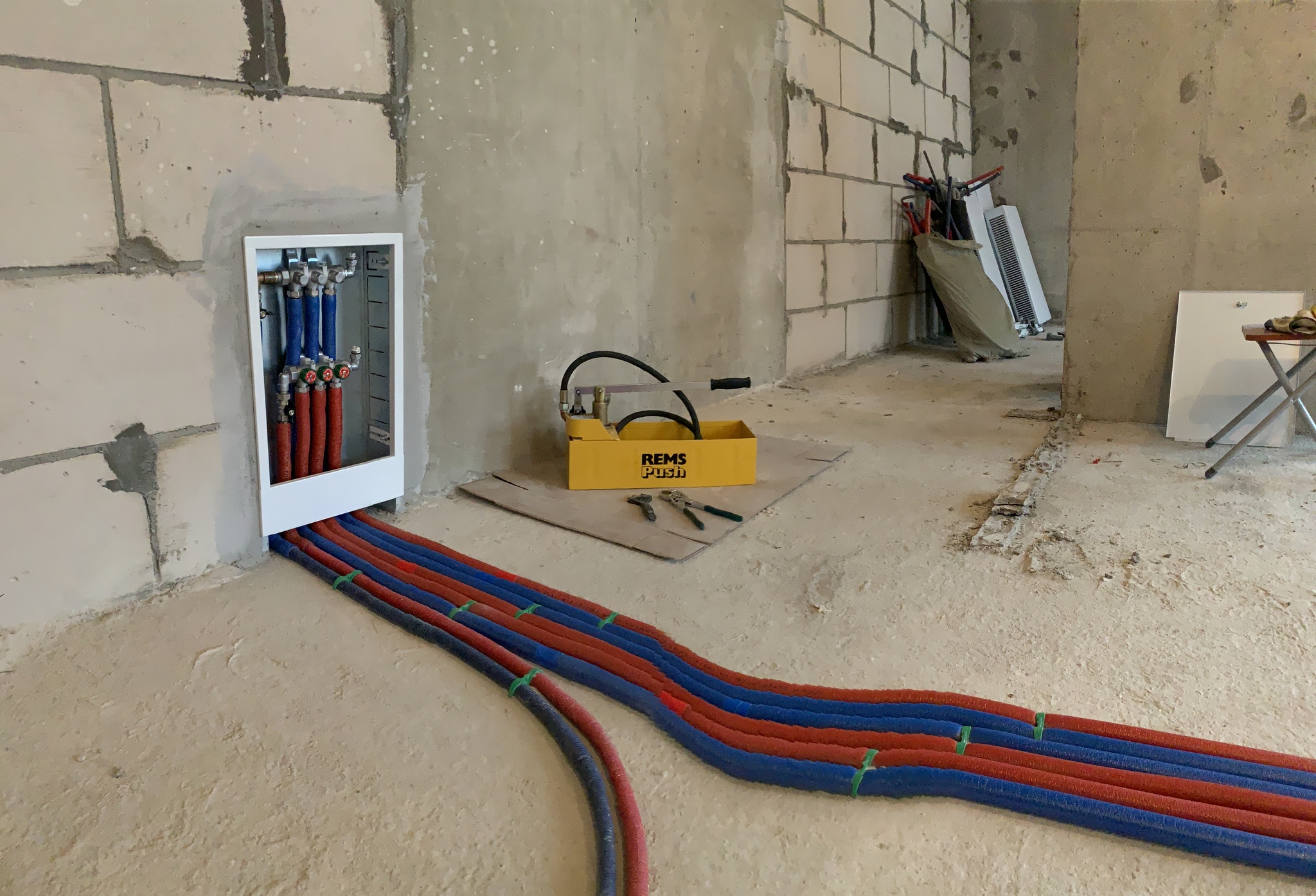 Pressure testing of the heating system - My, Crimping, Heating, Desaliser, Installation of heating systems, Plumbing, Repair, Engineering communications, Video, Longpost