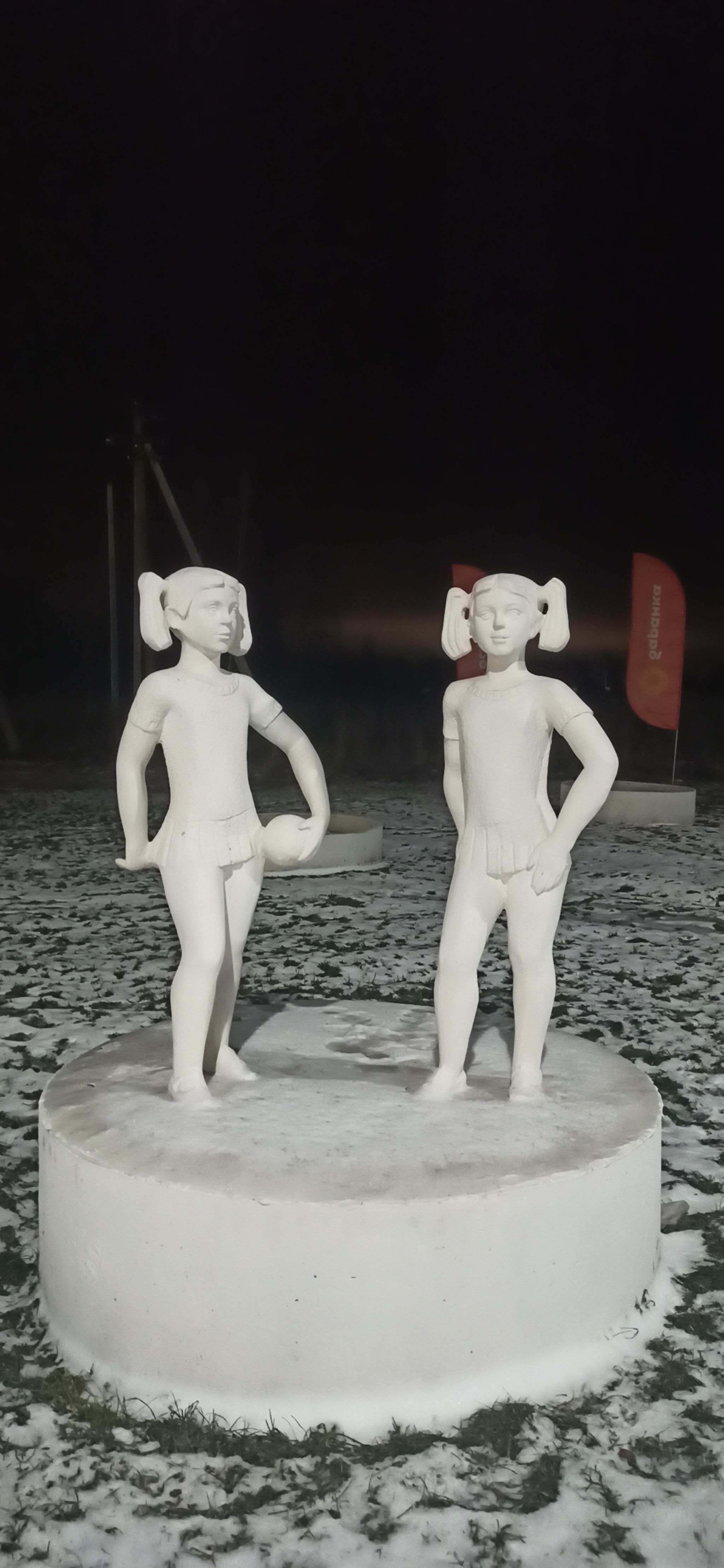 Children in the cold - The photo, Sculpture, Children, Pioneers, Winter, Snow, Night, Longpost