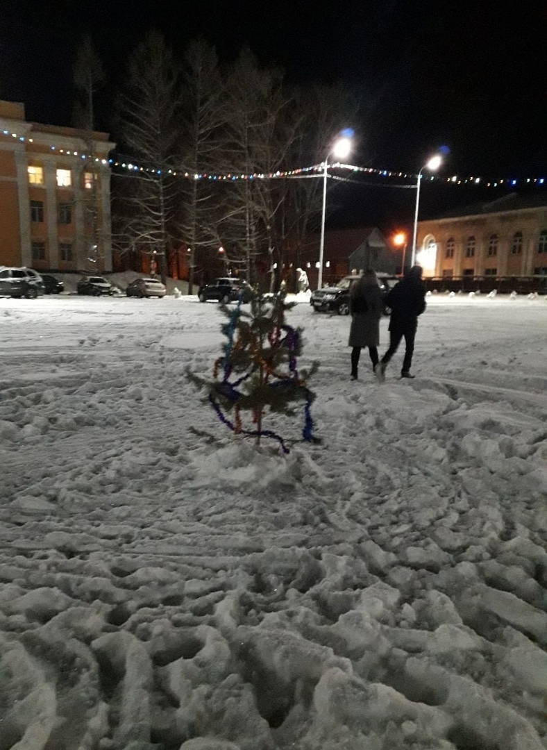 Новогодняя ёлка в городе Сегежа, Карелия | Пикабу