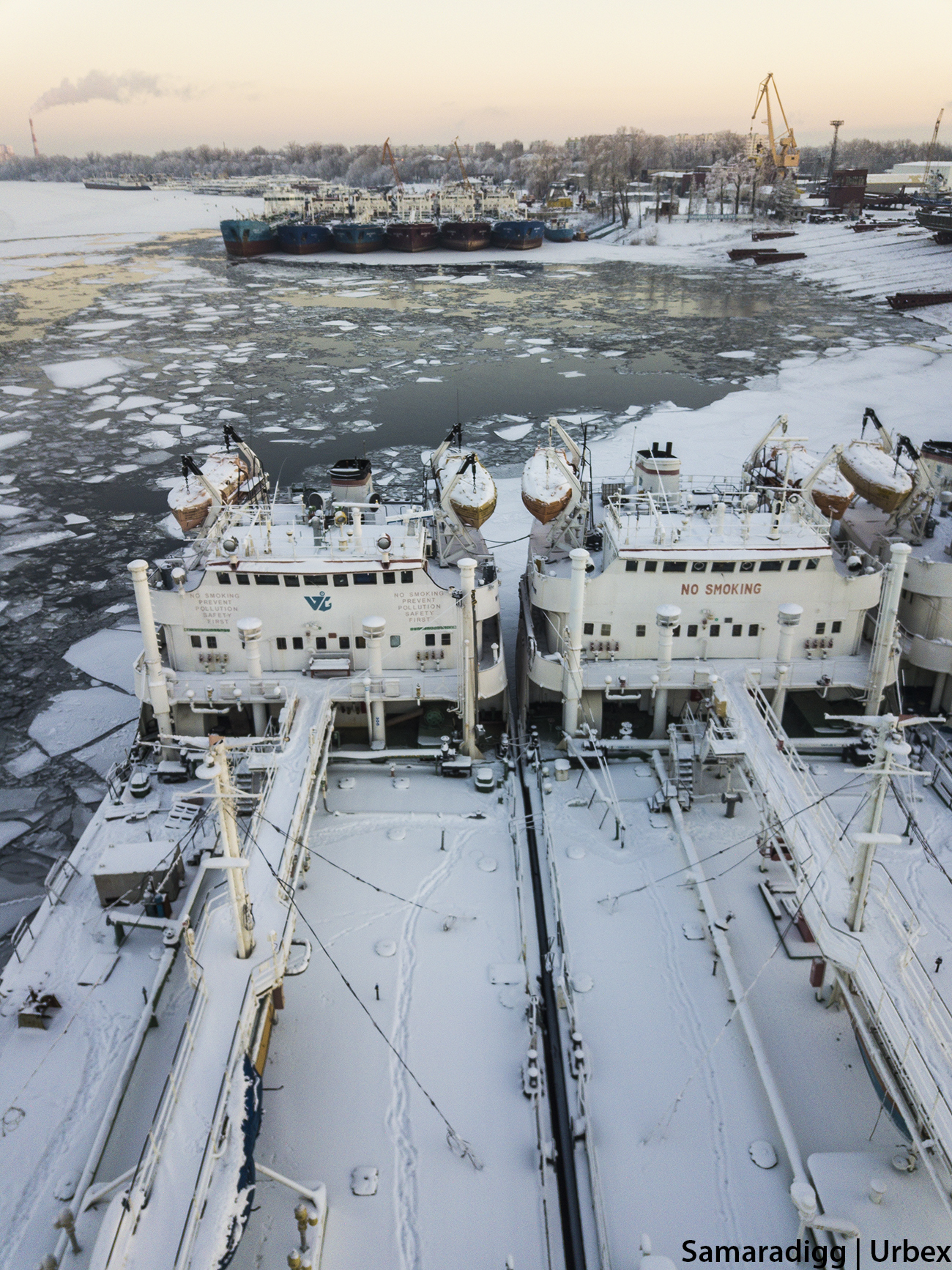 Winter parking of Volganeft tankers. What does a river oil transport vessel look like up close? - My, Urbanphoto, Ship, Samara, Shipbuilding, Urbanfact, Tanker, Barge, Aerial photography, Quadcopter, Walk, Travels, Winter, Ice, Urbanturism, Abandoned, Video, Longpost