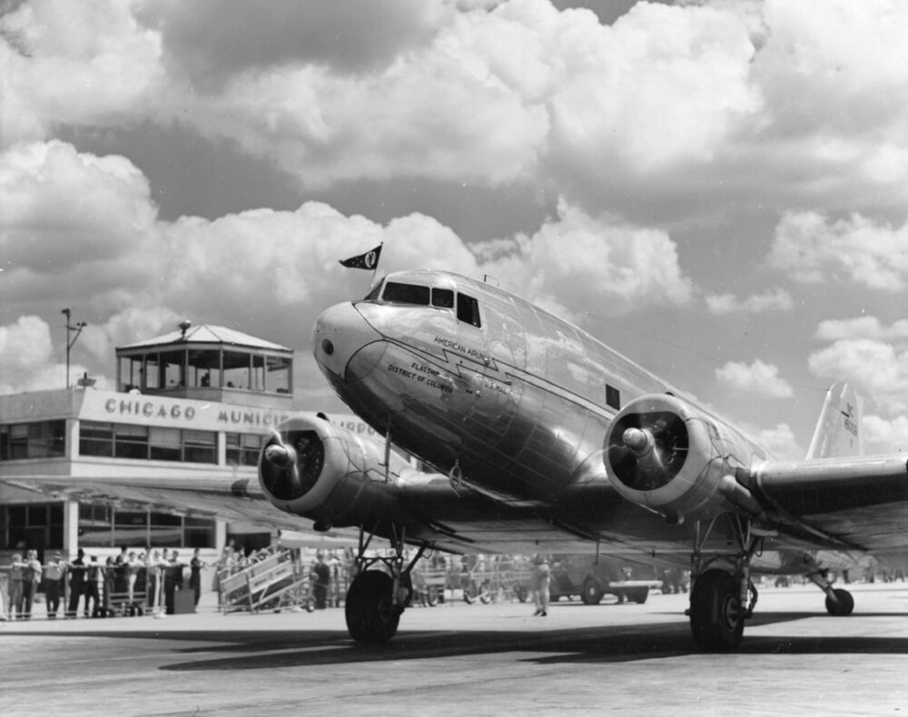 C-47 на летном поле - Моё, Douglas DC-3, Us Air Force, История авиации, История, Самолет, Авиакомпания, Высадка в нормандии, Вторая мировая война, Длиннопост