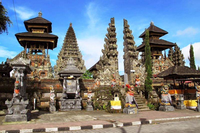 Tanah Lot is a temple washed by the sea. And two temples in the middle of a lake, lost in the jungle. Bali - My, Bali, Asia, Travels, Longpost