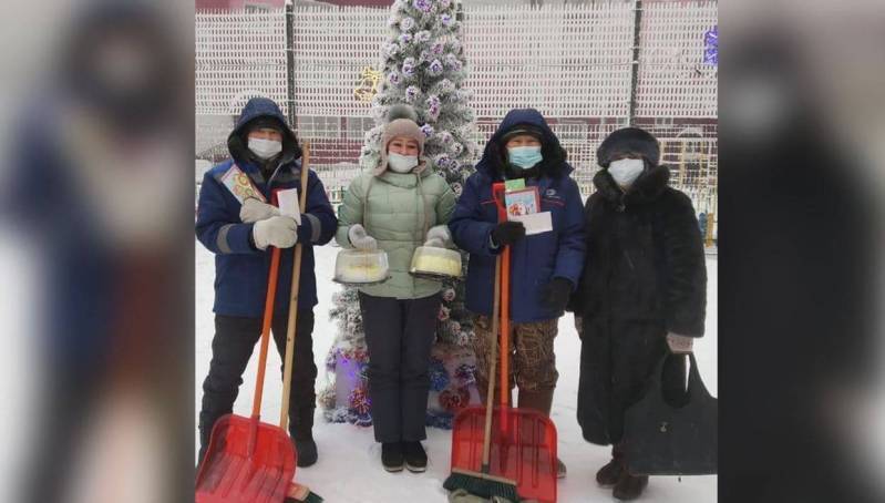 “Do Good” campaign, residents of the city of Yakutsk thank the janitors - Yakutsk, Yakutia, Kindness, Challenge, Street cleaner, New Year, Longpost, Positive