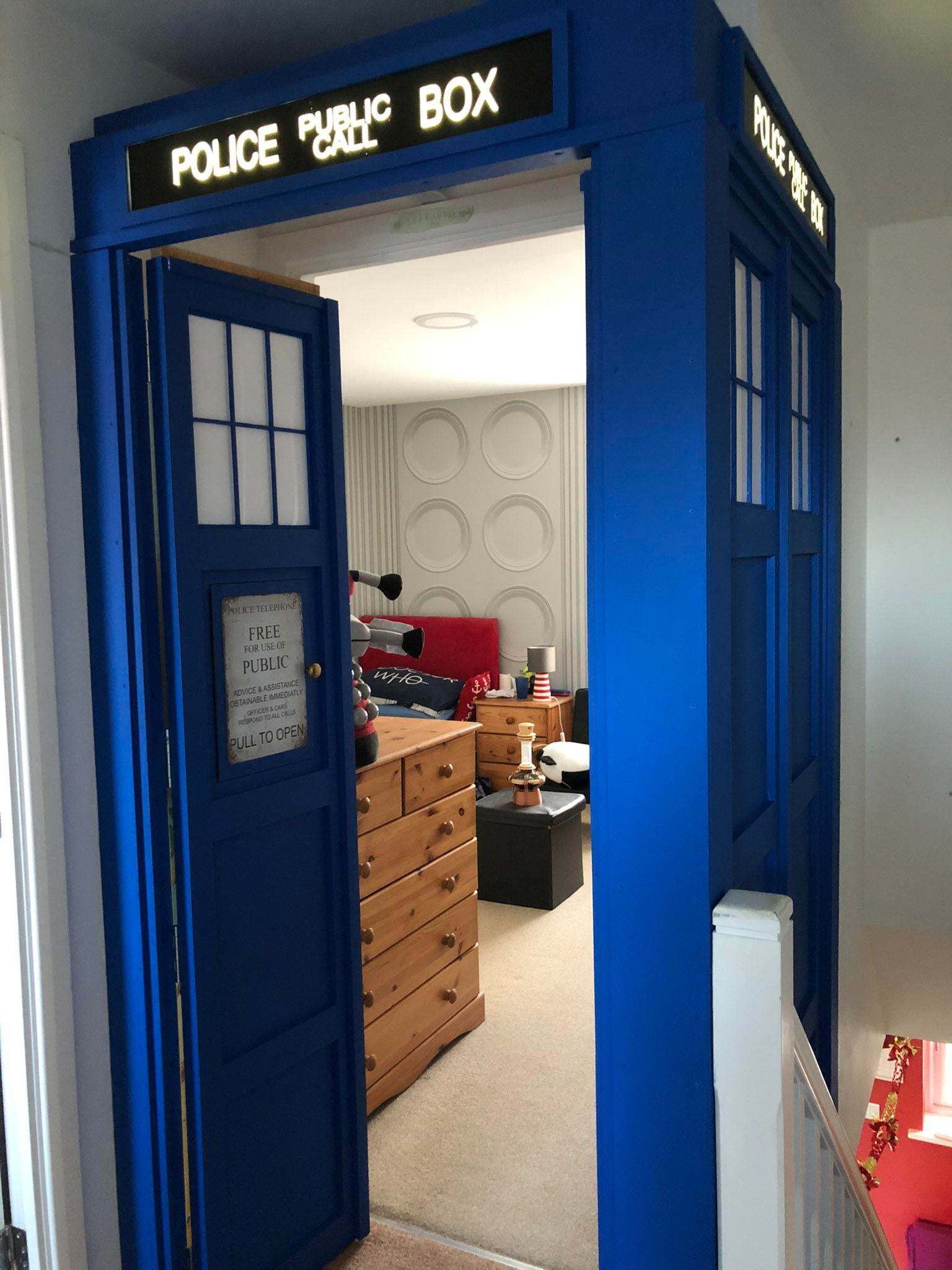 Secret booth - TARDIS, Doctor Who, Room, Fans, Door