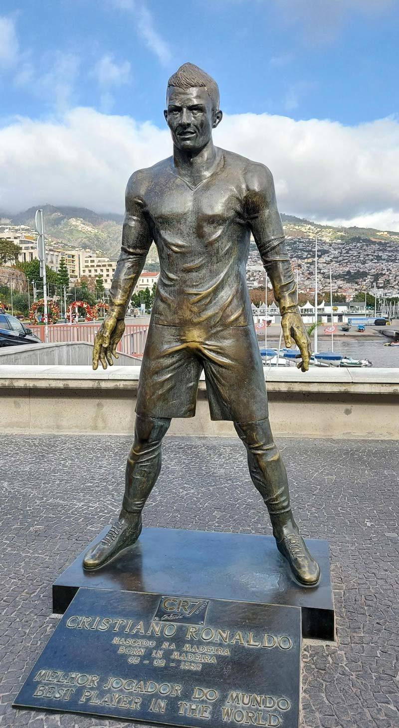 For luck? - Monument, Sculpture, Patina, Bronze, Cristiano Ronaldo, Crotch