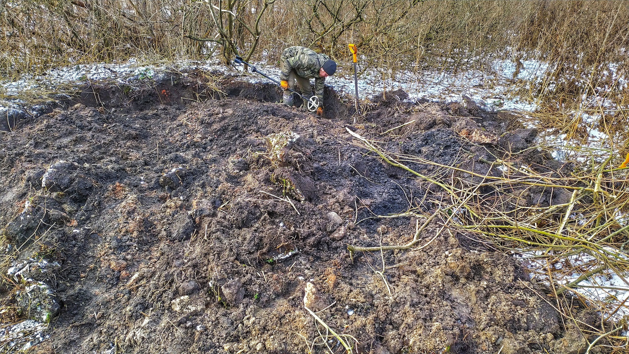 THE CORNER OF THE FORESTER'S HUT WAS NOT EMPTY! Searching for gold with a metal detector - My, Search, Metal detector, Treasure hunt, Find, Hobby, Travels, Forest, Video, Longpost