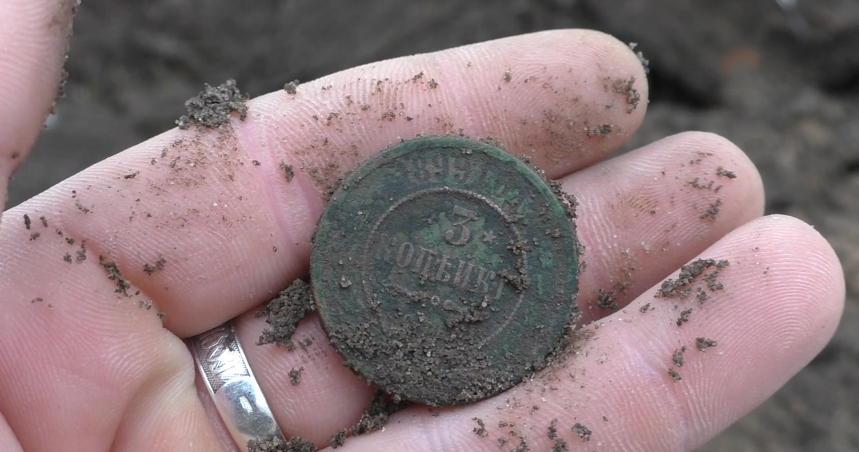 THE CORNER OF THE FORESTER'S HUT WAS NOT EMPTY! Searching for gold with a metal detector - My, Search, Metal detector, Treasure hunt, Find, Hobby, Travels, Forest, Video, Longpost