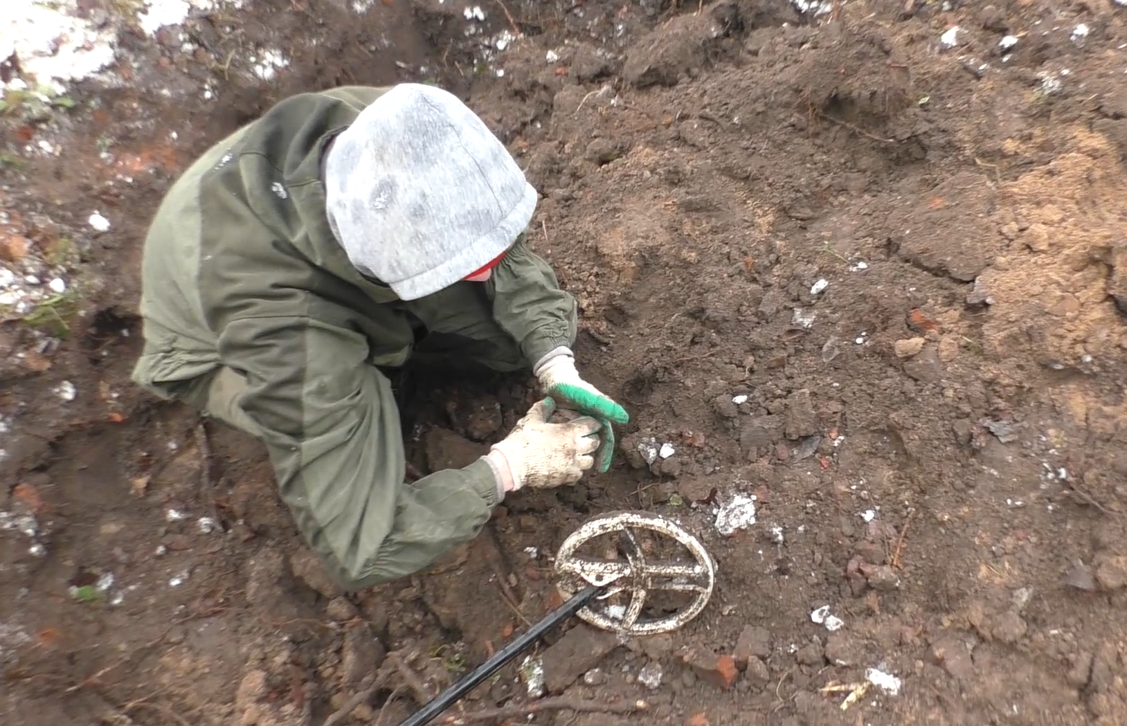 THE CORNER OF THE FORESTER'S HUT WAS NOT EMPTY! Searching for gold with a metal detector - My, Search, Metal detector, Treasure hunt, Find, Hobby, Travels, Forest, Video, Longpost