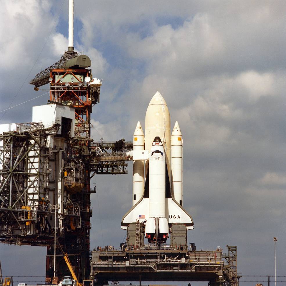 Shuttle отзывы. Шаттл Колумбия STS-1 1981. Спейс шаттл 1969. Спейс шаттл Колумбия. Шаттл Колумбия на стартовой площадке.