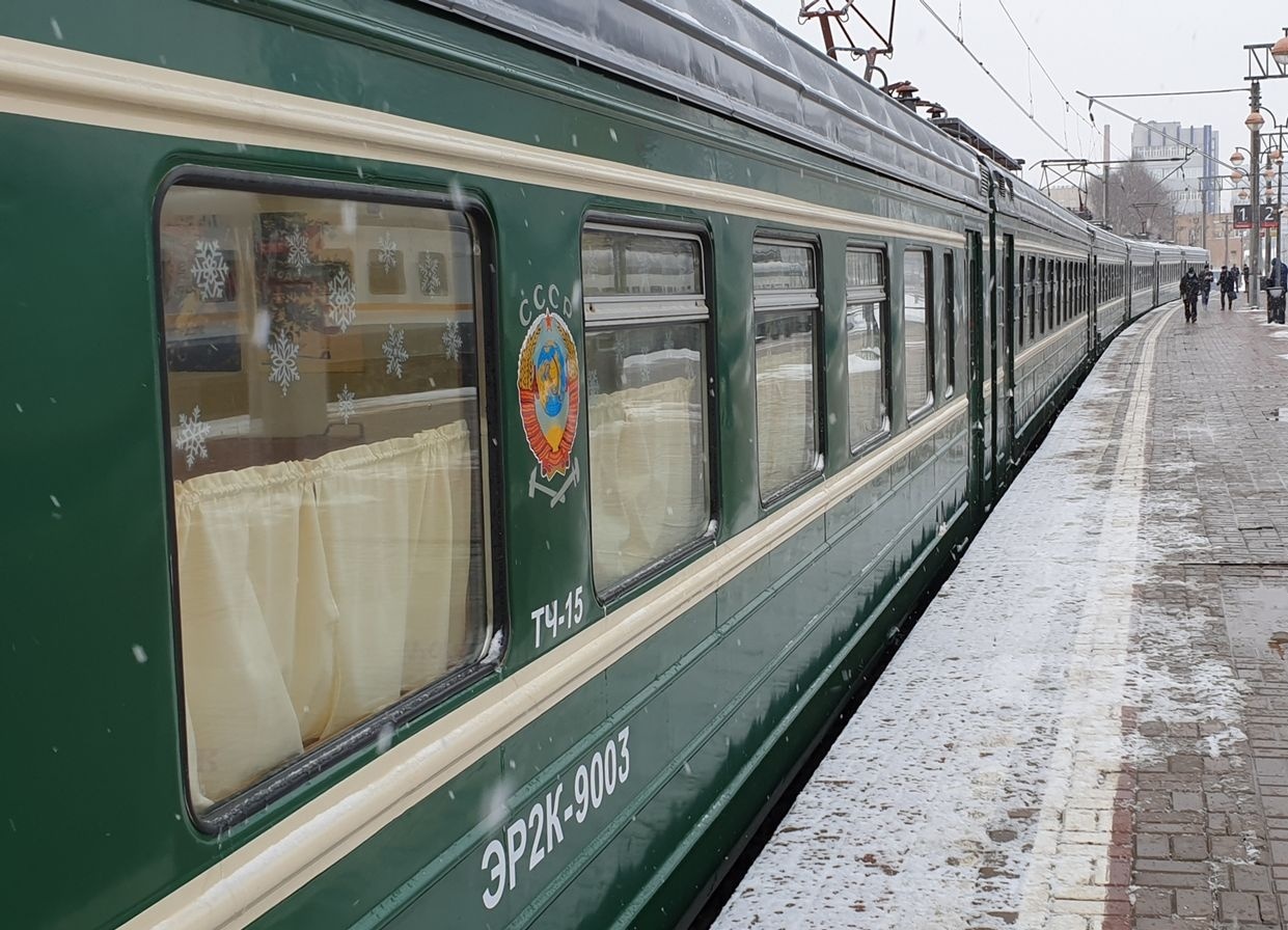 Handsome retro train in Yakhroma. And the old Ikarus - My, Retro, Russian Railways, Yakhroma, Dmitrov, A train, Railway, Longpost