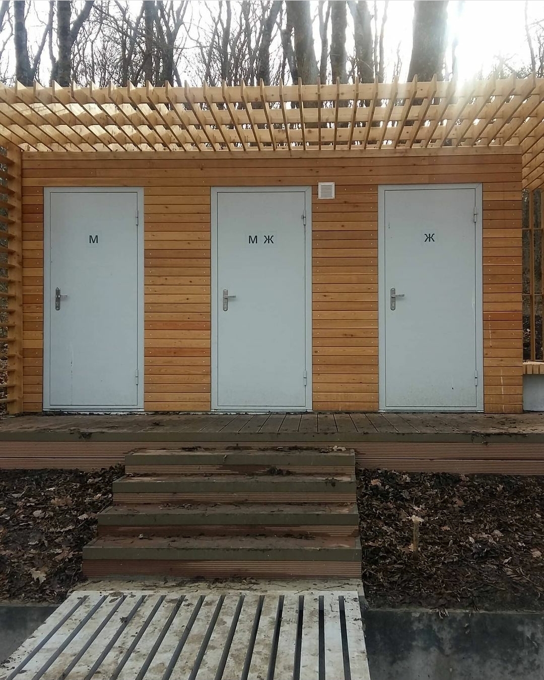 Toilets on the Komsomolsky pond in Stavropol - Stavropol, Beautification, Public toilet