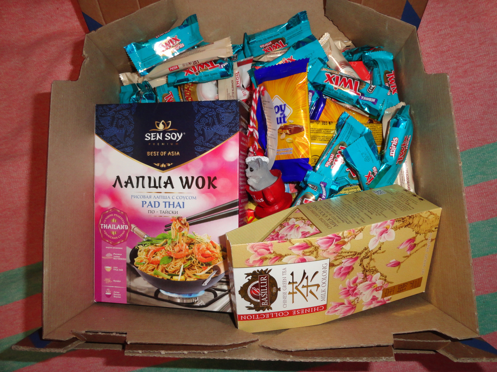 ADM Moscow -> Pervomaisky (Tula region) - My, Gift exchange, New Year's gift exchange, Gift exchange report, Secret Santa, Tea, Milk Oolong, Noodles, Wok Noodles, Sweets, Longpost