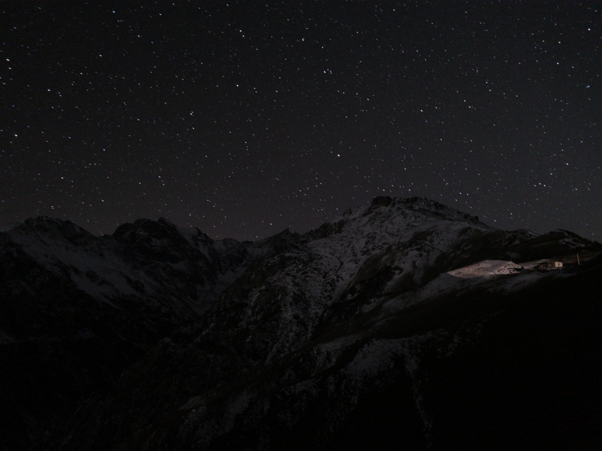 Night in the mountains of Alanya - My, Mobile photography, Stars, Starry sky, Photo on sneaker, The mountains, Night, North Ossetia Alania, Fiagdon, Longpost