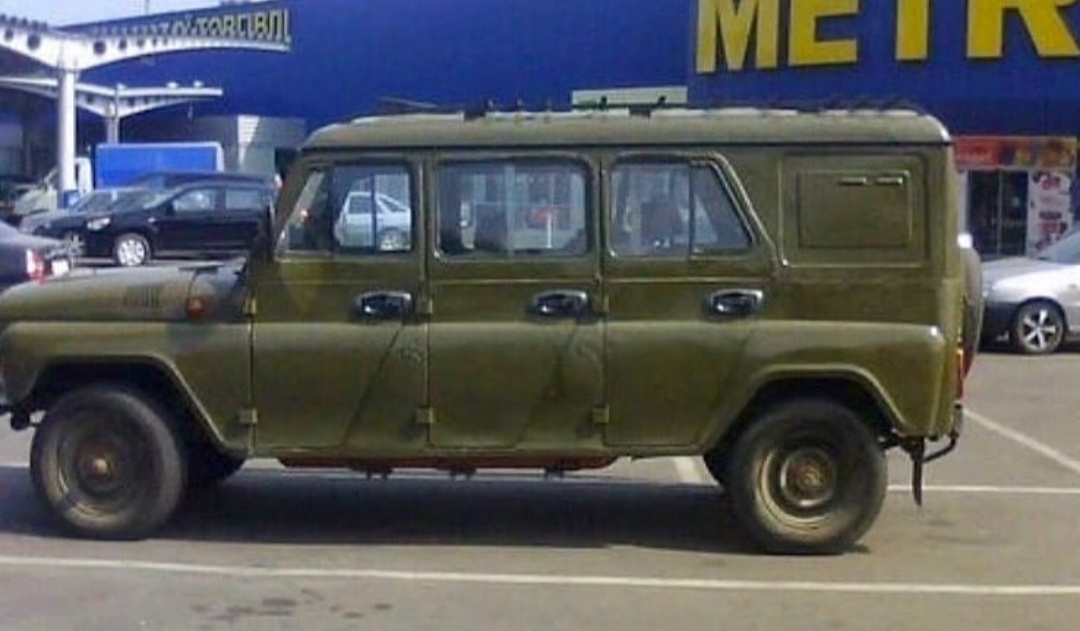 What you won't do to give your friends a ride - UAZ, Limousine, Car, Humor