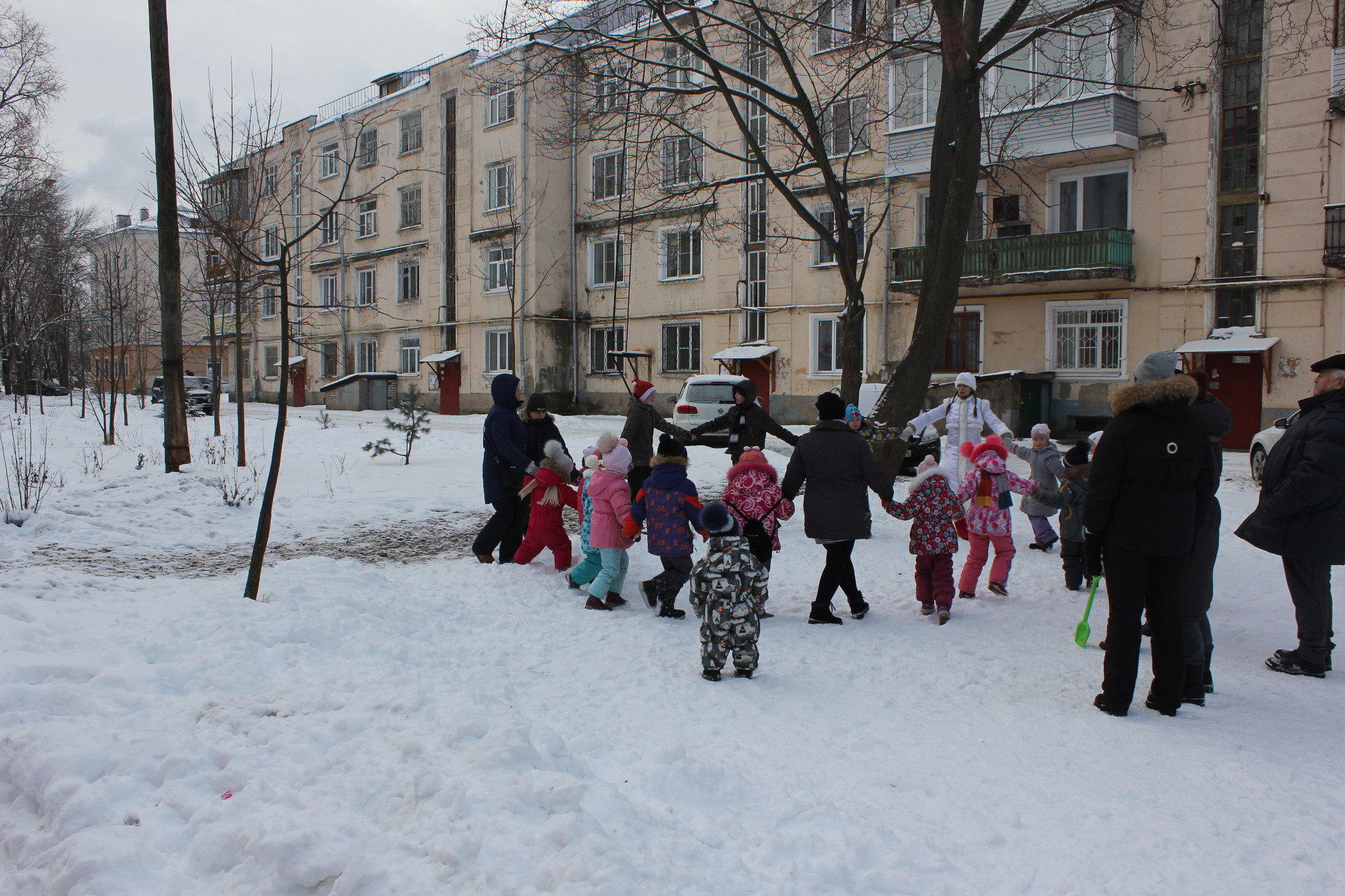 My first personally organized free party for children in the yard. It was very exciting... - My, Children, Children's holiday, New Year, A life, Longpost, Rybinsk, Yaroslavskaya oblast