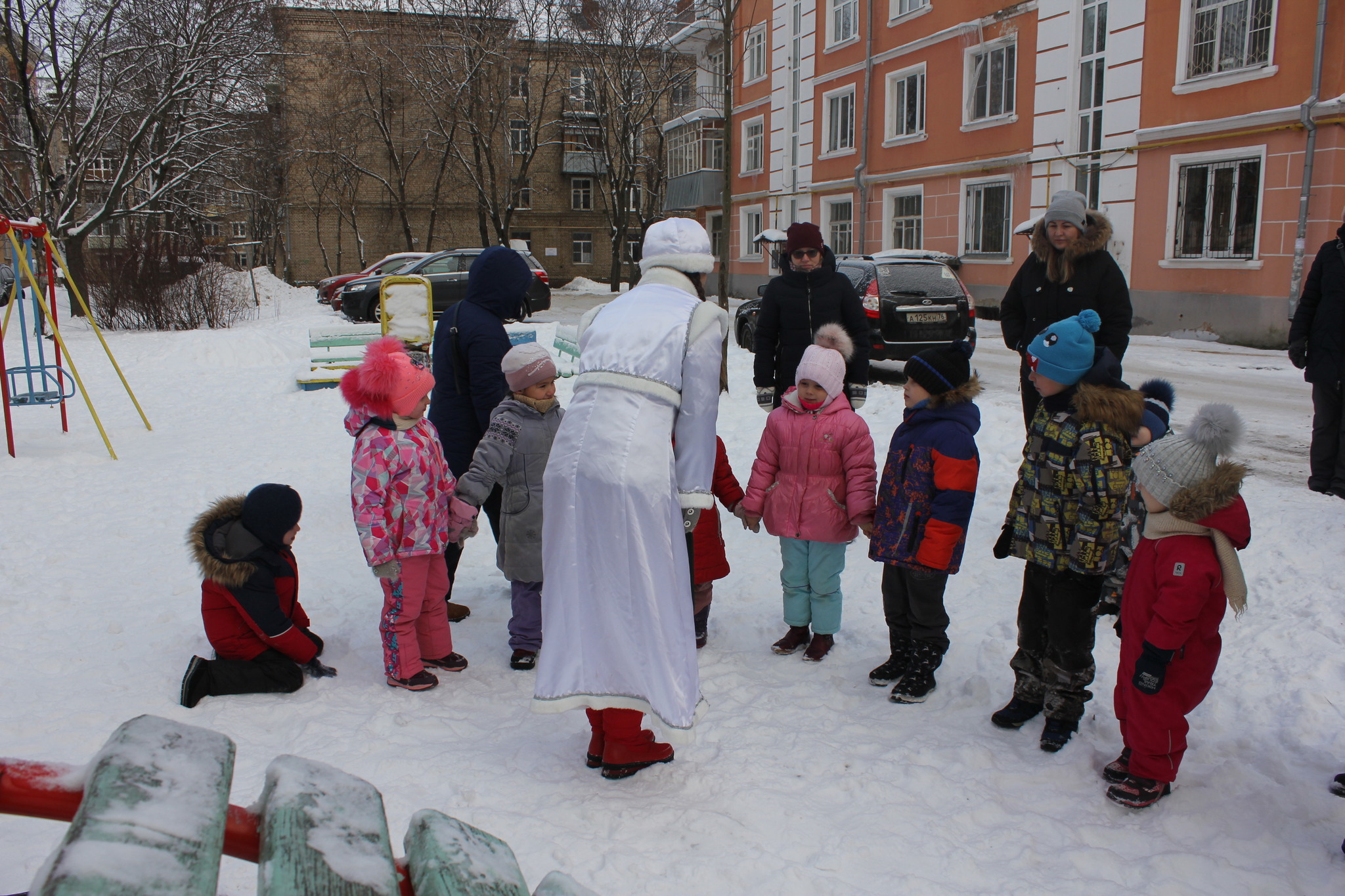 My first personally organized free party for children in the yard. It was very exciting... - My, Children, Children's holiday, New Year, A life, Longpost, Rybinsk, Yaroslavskaya oblast