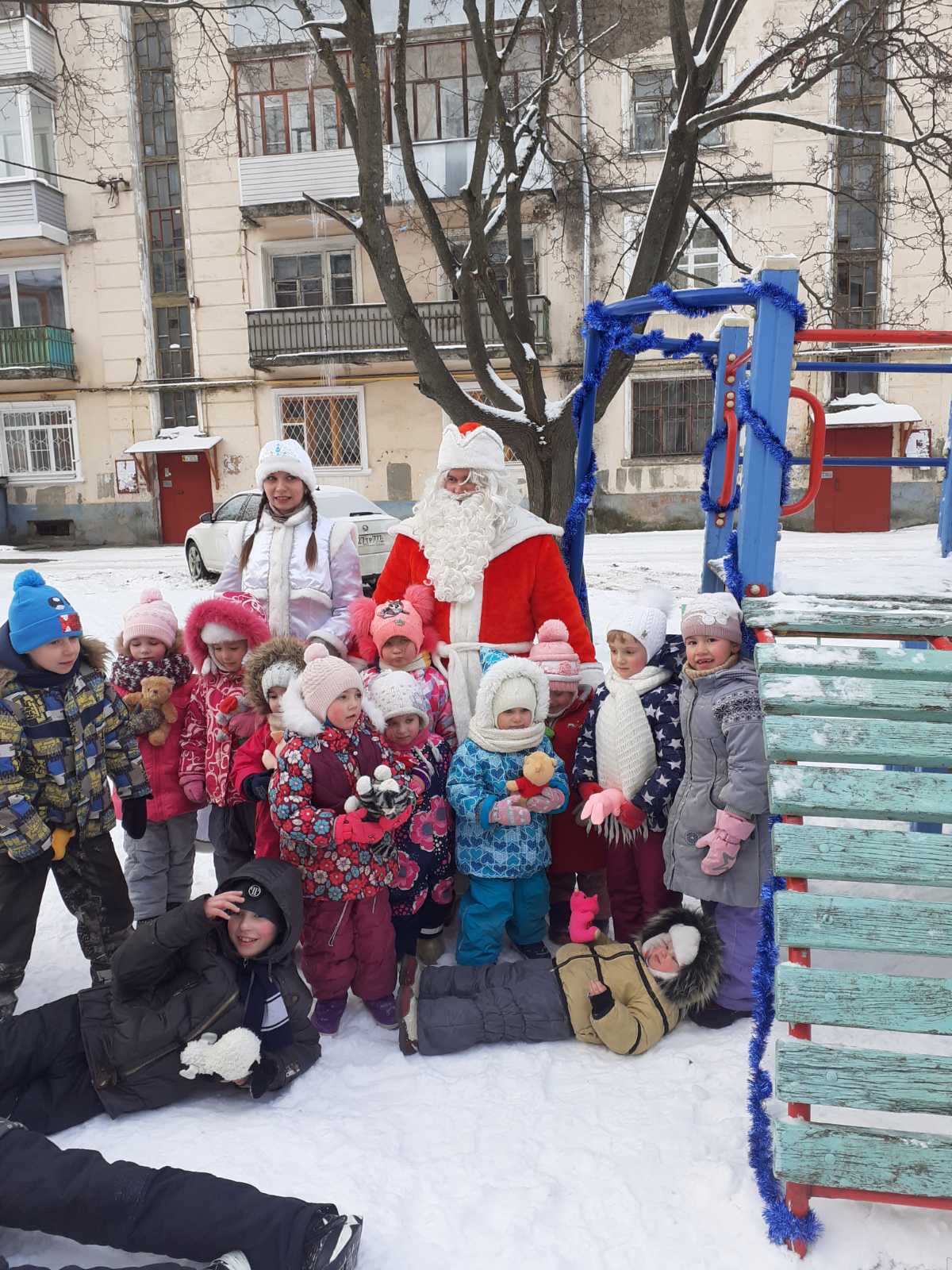 My first personally organized free party for children in the yard. It was very exciting... - My, Children, Children's holiday, New Year, A life, Longpost, Rybinsk, Yaroslavskaya oblast