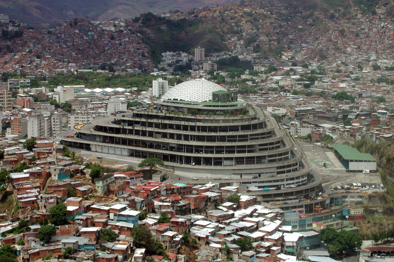 How a shopping center became a prison - Shopping center, Prison, Constructions, Building, Venezuela, Caracas, Longpost, Politics