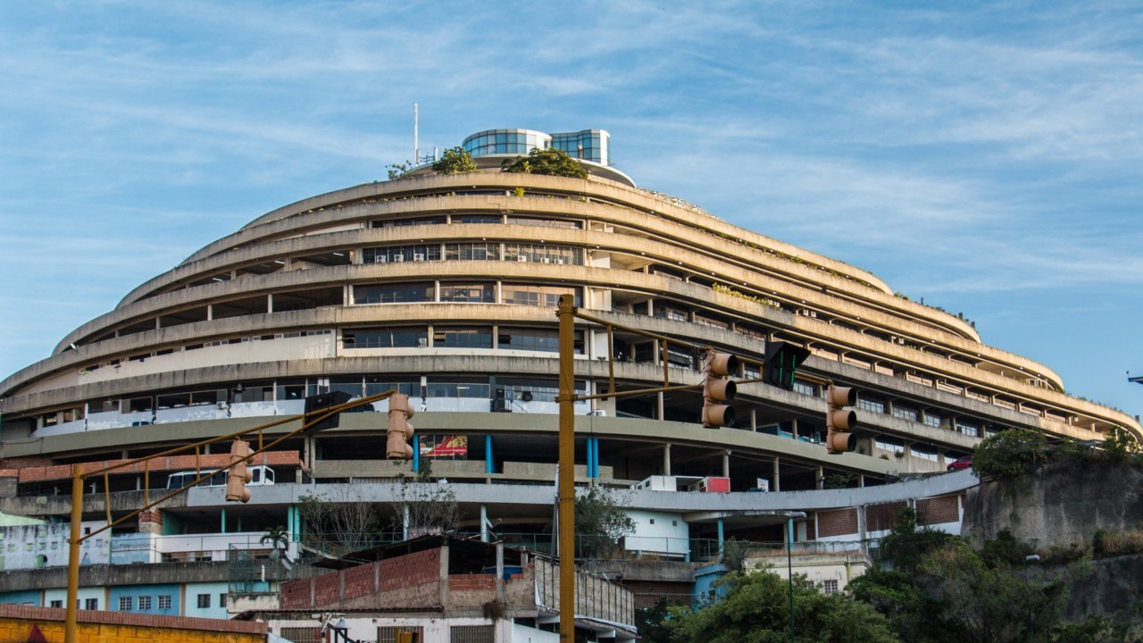 How a shopping center became a prison - Shopping center, Prison, Constructions, Building, Venezuela, Caracas, Longpost, Politics