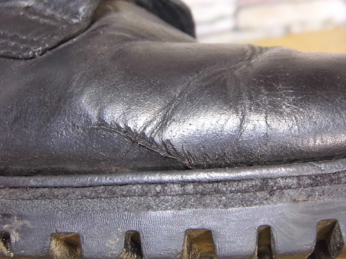 Kicked shoe toes: repair - My, Shoe repair, Shoes, Mat, Longpost