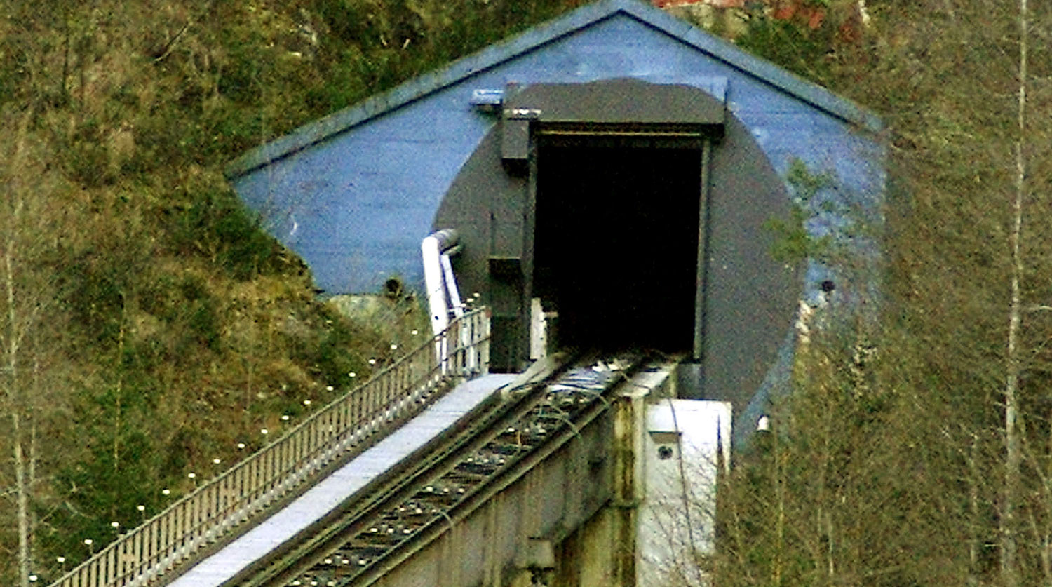 2000 год трагедии. Капрун тоннель. Туннель Капрун трагедия. 11 Ноября 2000 Капрун Австрия. Капрун Австрия туннель.
