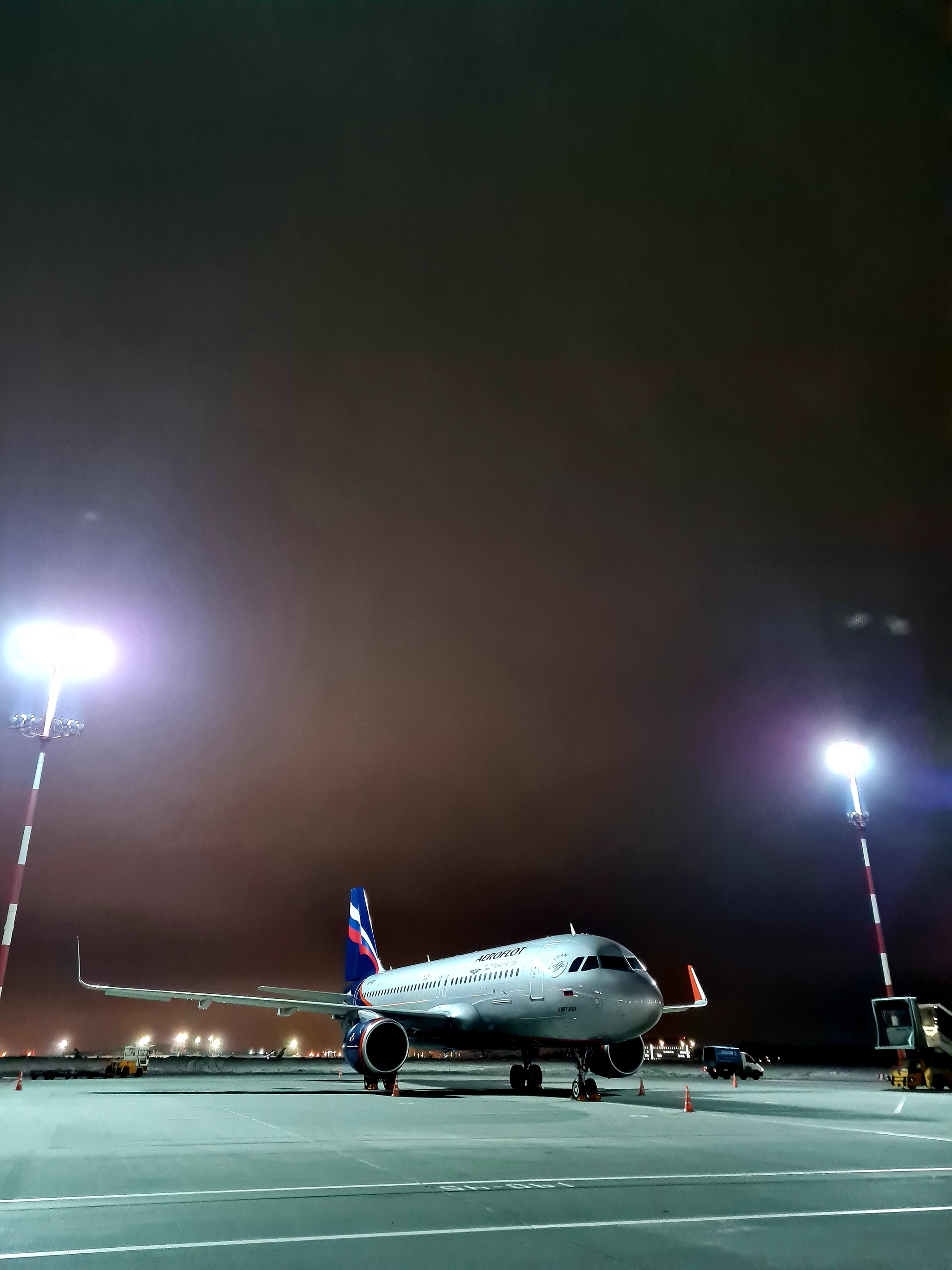 Aerodrome. Photos - My, Airplane, Airbus A320, Boeing 777, Airbus, Boeing, Mobile photography, The photo, The airport, Platform, Longpost, Sukhoi Superjet 100