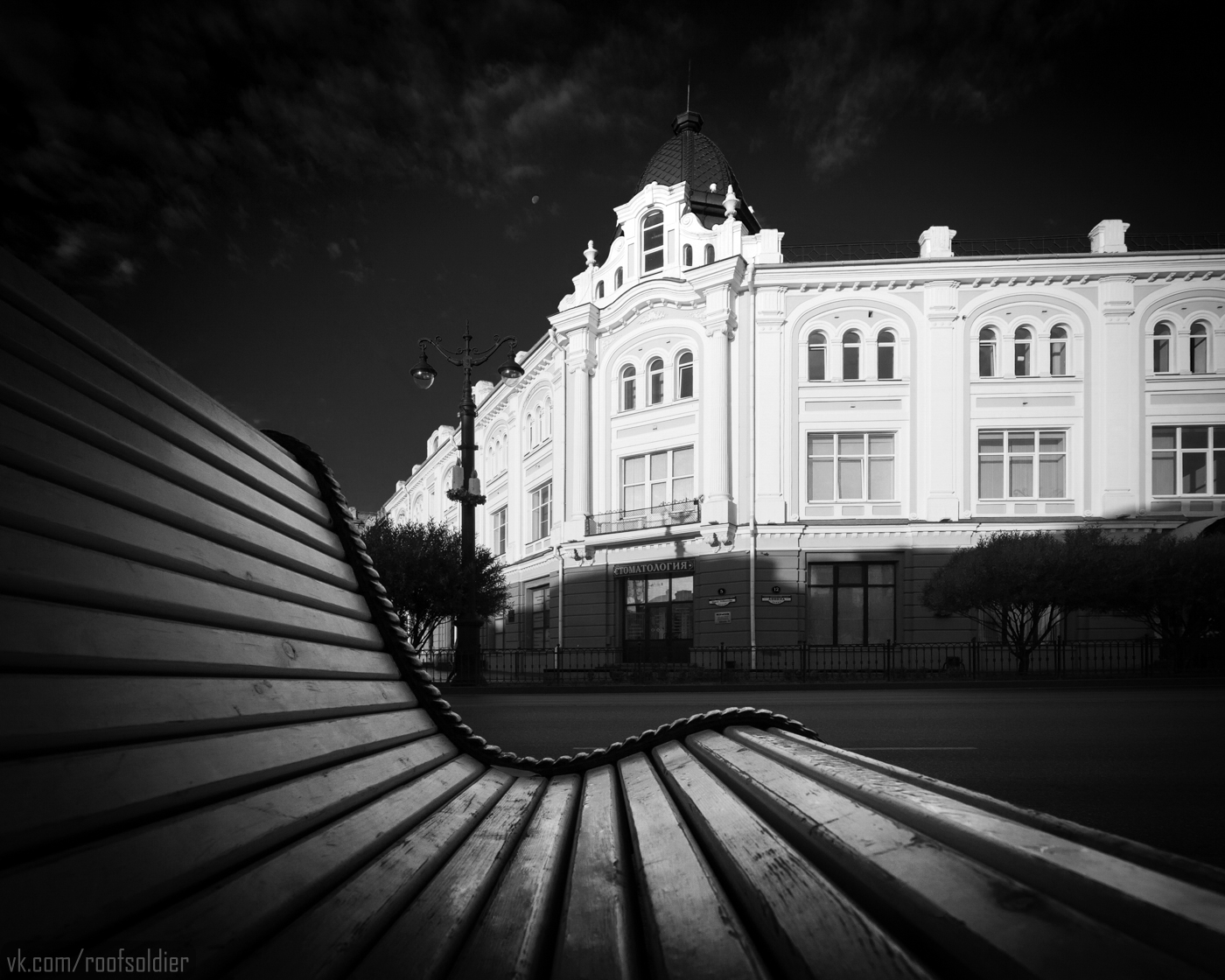 Где черно белое. Омск чб. Современные черно белые фотографии. Омск черно белый. Город Омск красивые места.