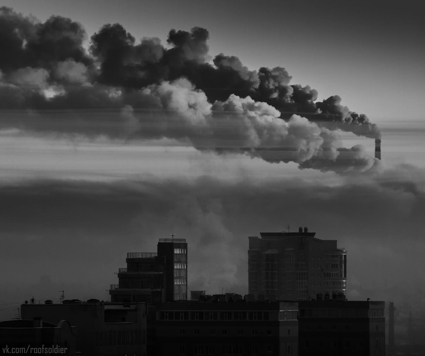 Стал серым. Омск черно белый. Чёрно белый ЧЕЛЯБИНСКЪ. Тёмный Омск. Город Омск черно белые.