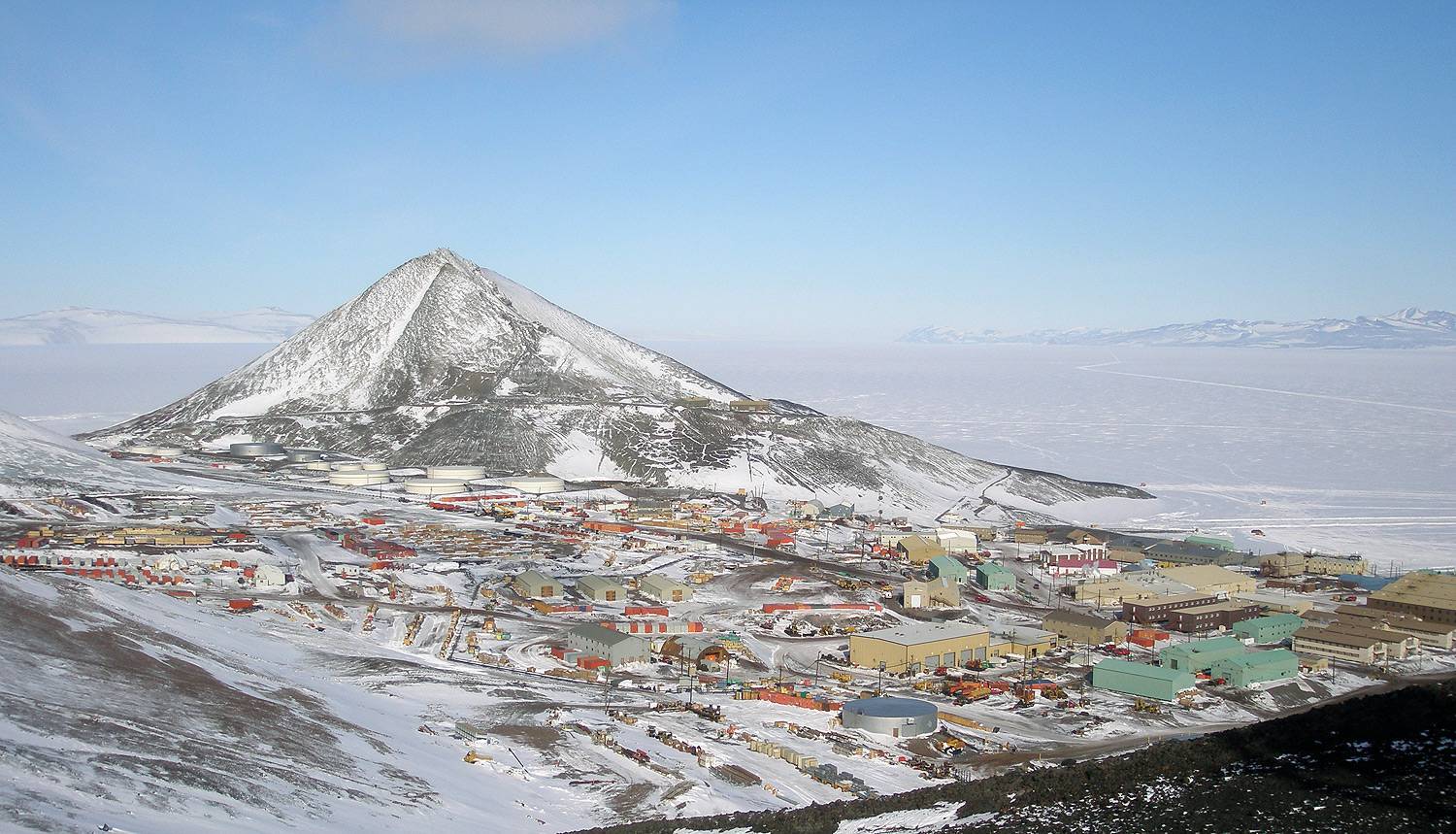 The southernmost city in the world: how people live in Antarctica. McMurdo - Antarctica, Antarctic, South Pole, North, Travels, Ocean, Tourism, The science, Ship, Research, Technics, Geography, Longpost, Erebus Volcano