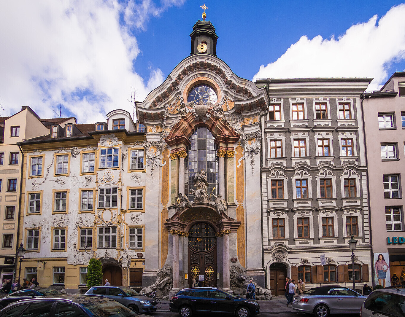 Azamkirche is a church in Munich, built in 1733-1746. Azam brothers - Architecture, Church, Munich, Germany, Longpost, The photo