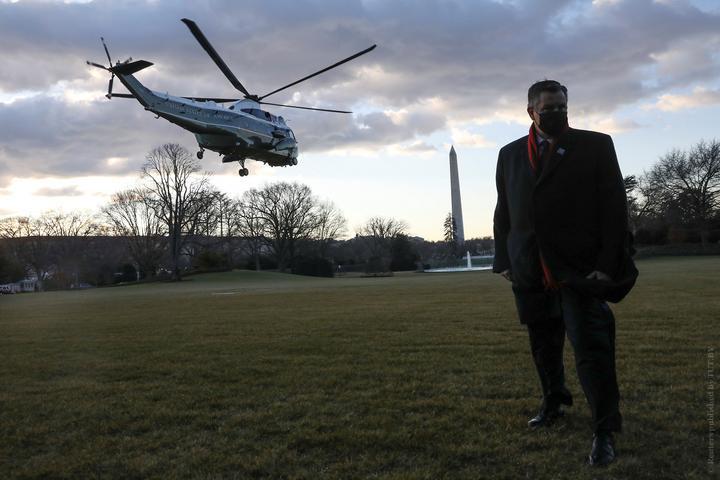 Donald Trump has left the White House. He flew away in a helicopter - USA, Donald Trump, Care, Politics, Longpost, Video