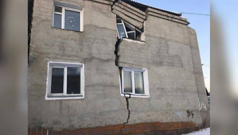 Sberbank Insurance refused to pay mortgages insurance. Their house is cracked and no longer habitable. - Yakutsk, Sberbank, Mortgage, Emergency housing, Страховка, Longpost, Video, Negative