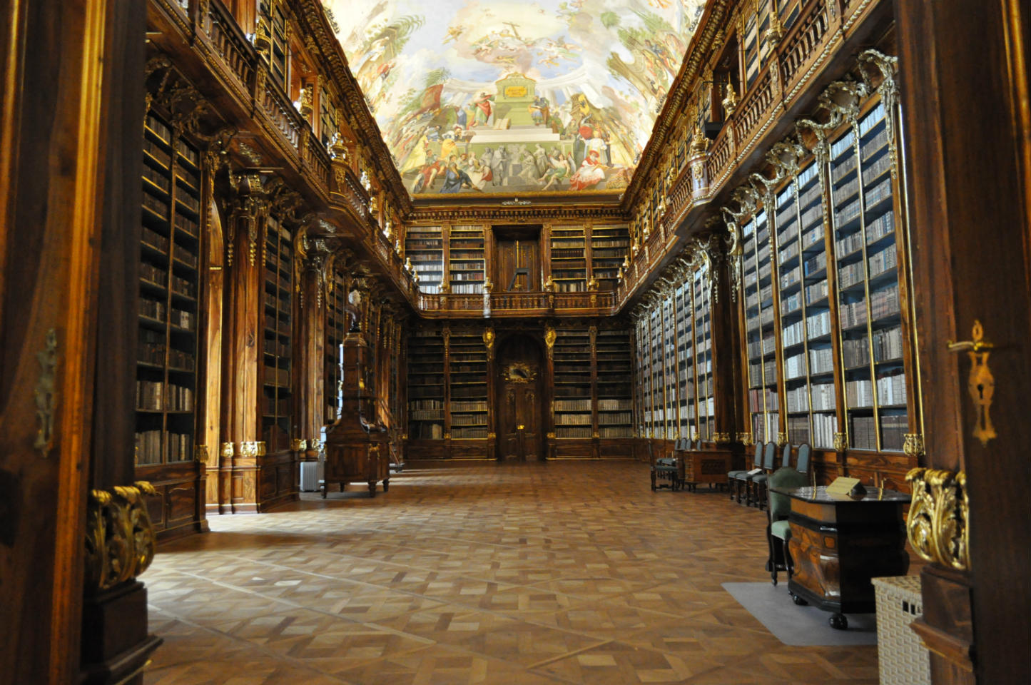 дворец путина и пражская библиотека