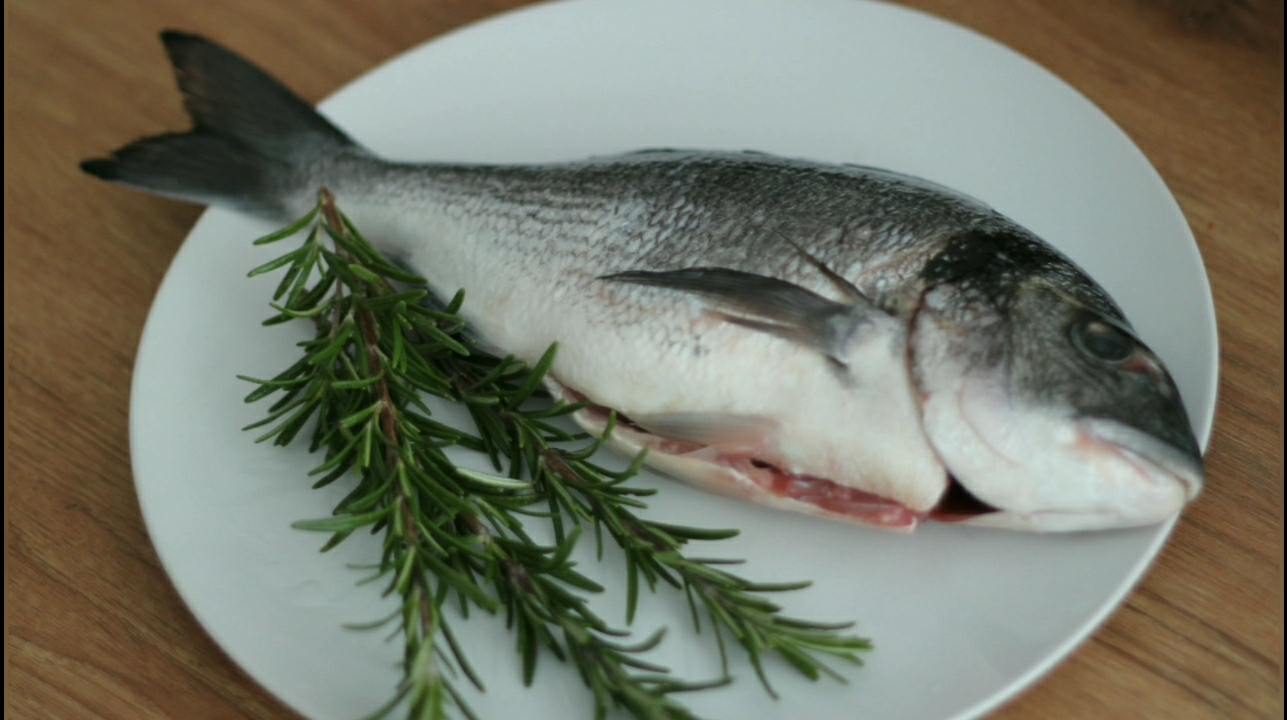 Dorado with vegetables and rosemary. Great combination of flavors for a Friday night - My, Friday, Video recipe, Dorada, Food, Video, Longpost