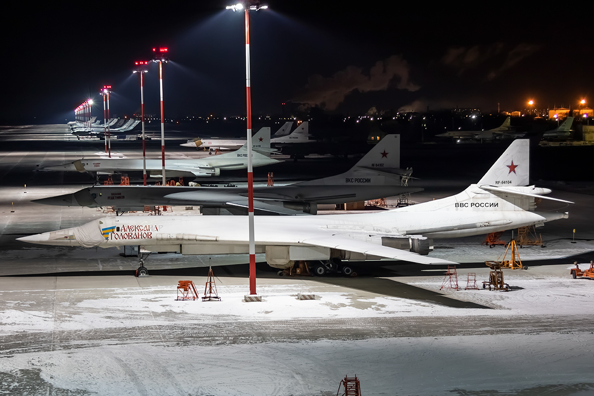 Carcases - Tu-160, Airplane, The airport