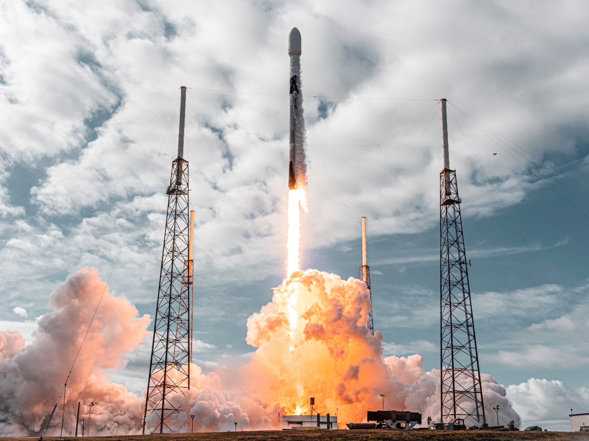 Photos from yesterday's unprecedented launch of 143 satellites and the return of an 8-time-flying stage to port - Falcon 9, Booster Rocket, The photo, Satellite, USA, Technologies, Spacex, Longpost