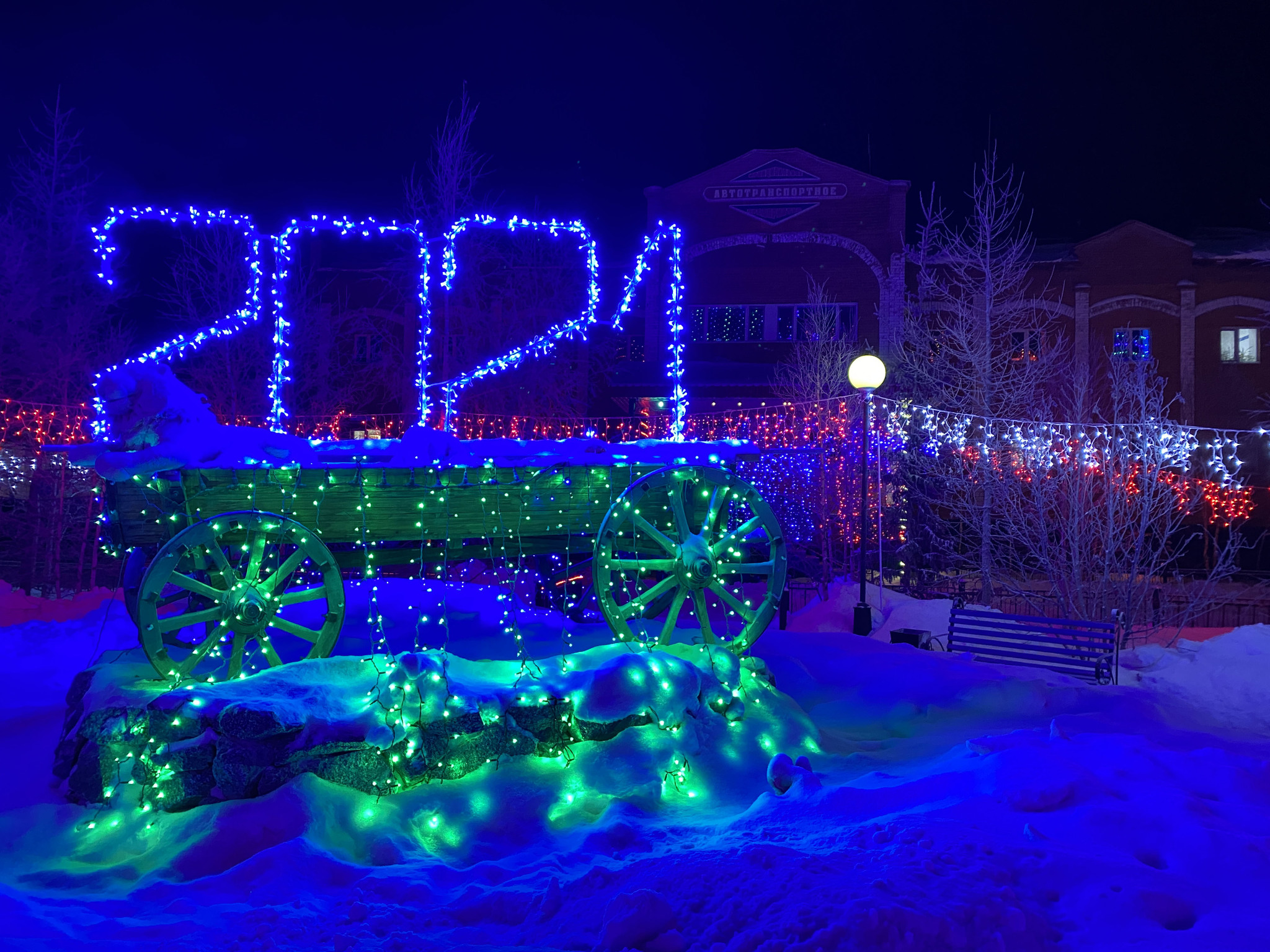 Cringe festival or good? (15 photos) - My, Decoration, North, New Year, Winter, Christmas trees, Salekhard, Cold, Snow, Car, Atp, Auto, Longpost