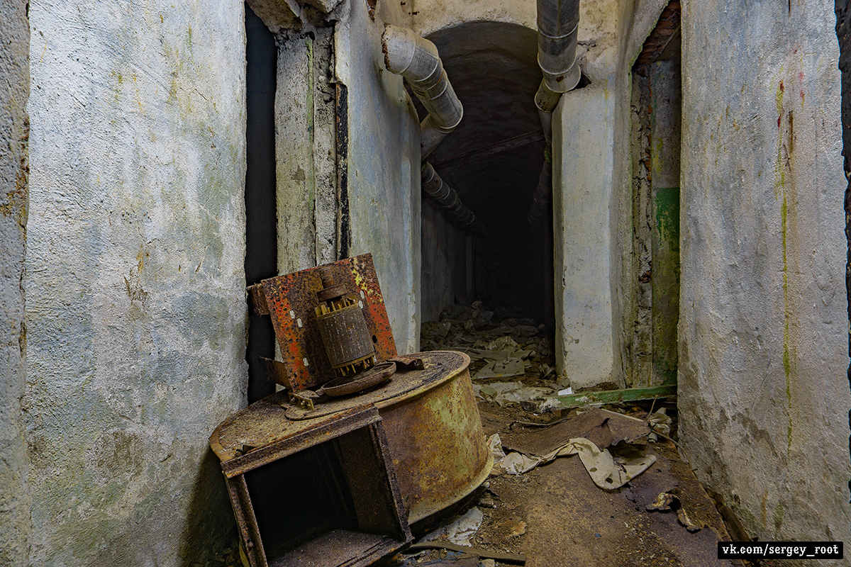 Abandoned rock bomb shelter - My, Collapse of the USSR, Abandoned, Bomb shelter, Longpost