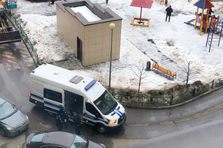 Олега Навального после обыска забрали полицейские - Политика, Новости, Россия, Алексей Навальный, Оппозиция, Олег Навальный