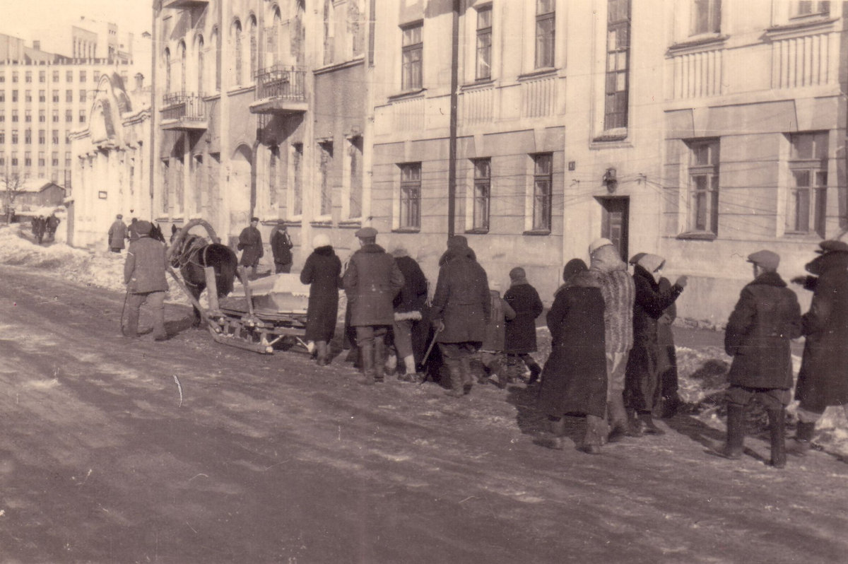 Повседневная жизнь Минска во время оккупации на фотографиях | Пикабу