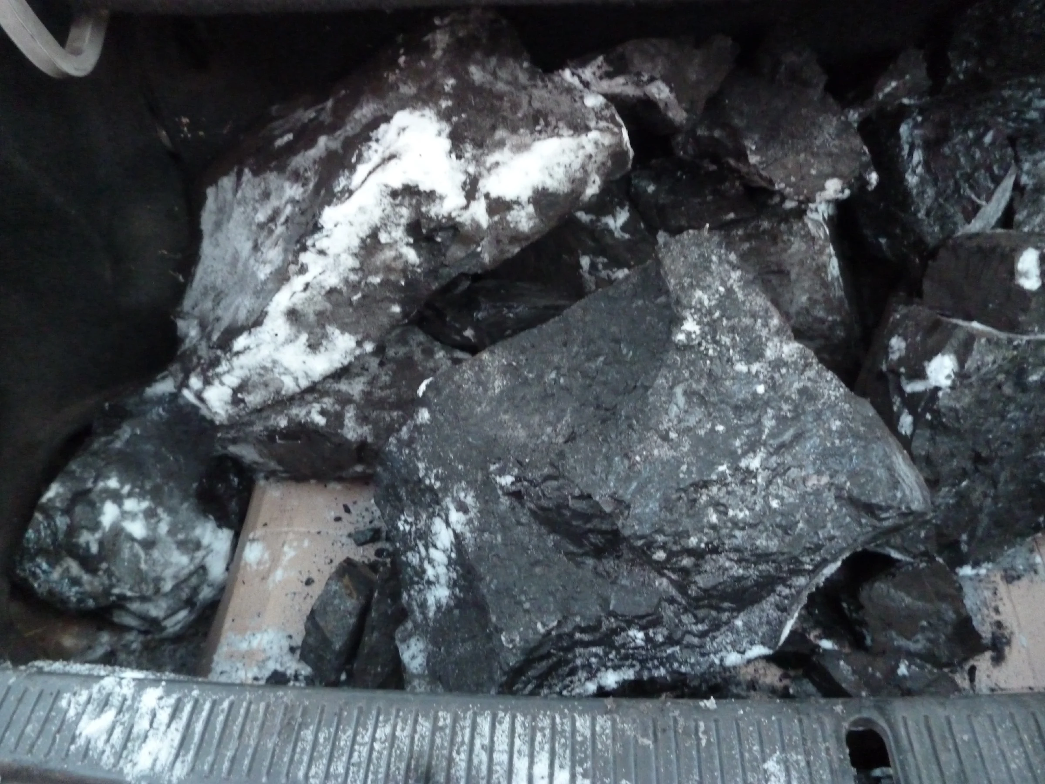 Let's check whether it's worth carrying coal for heating your home in the trunk of a car? - My, House, Heating, Cold, Dacha, Useful, Video, Longpost