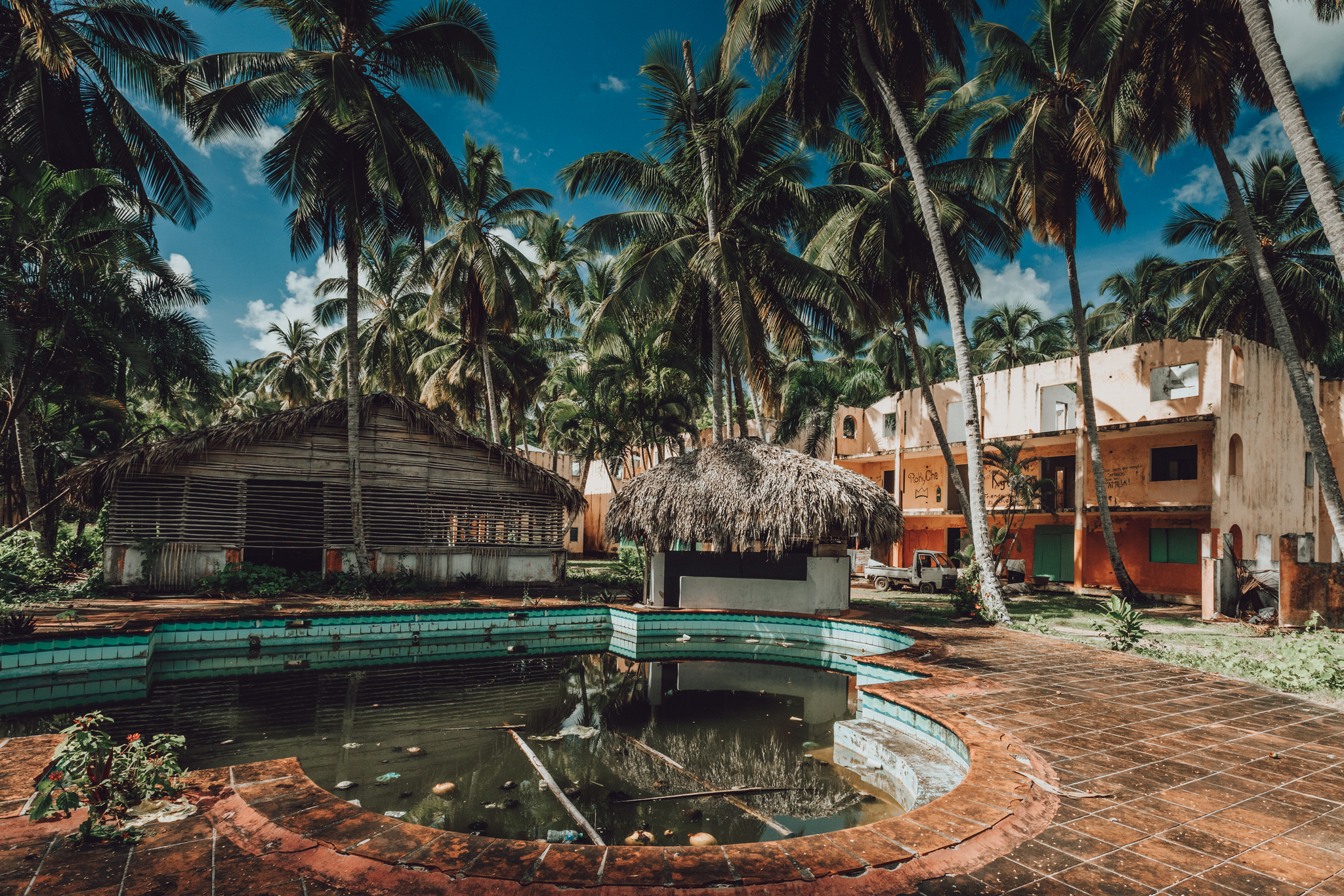 Unknown Dominican Republic. Village in an abandoned hotel - My, Dominican Republic, Travels, Documentary, Video, Longpost