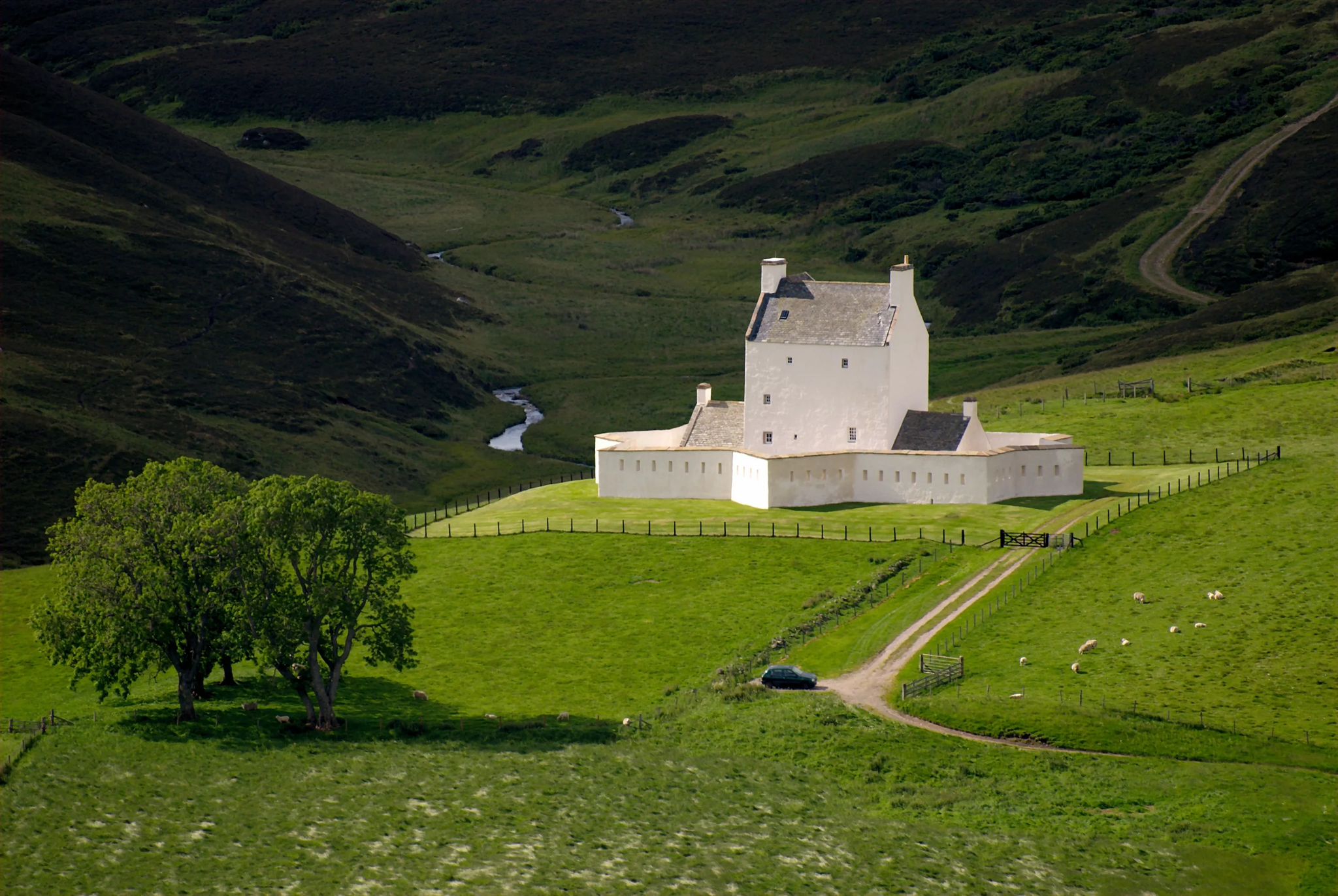 Cogarff Castle - The photo, Lock, Winter, Summer, Scotland