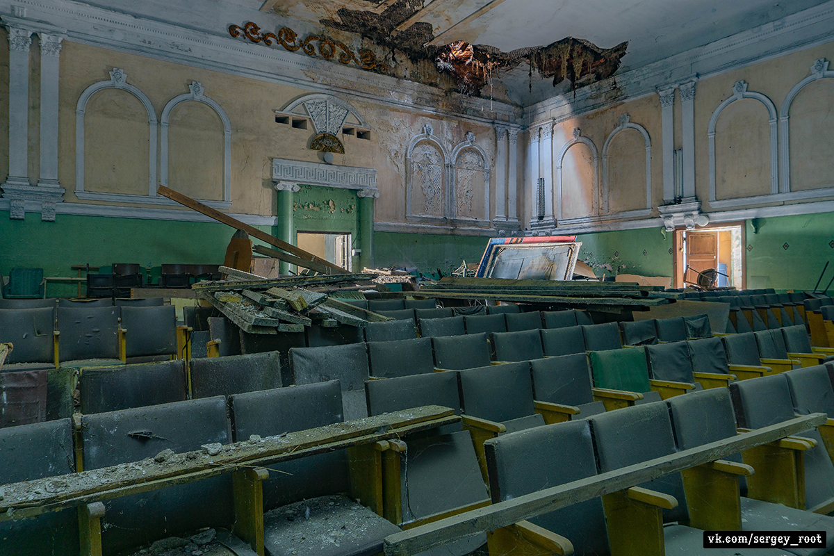 Abandoned cultural center in the Vladimir region - My, Abandoned, Collapse of the USSR, House of culture, Vladimir region, Longpost