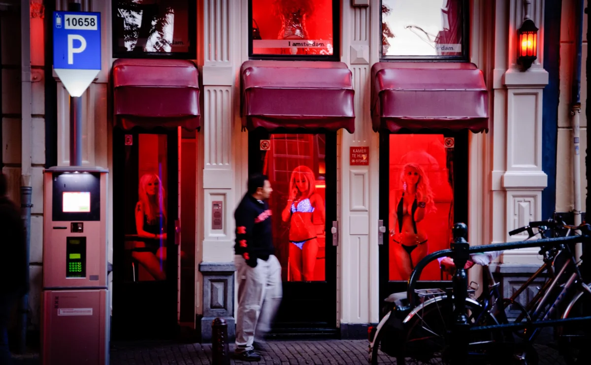 Порно голландия улица красных фонарей