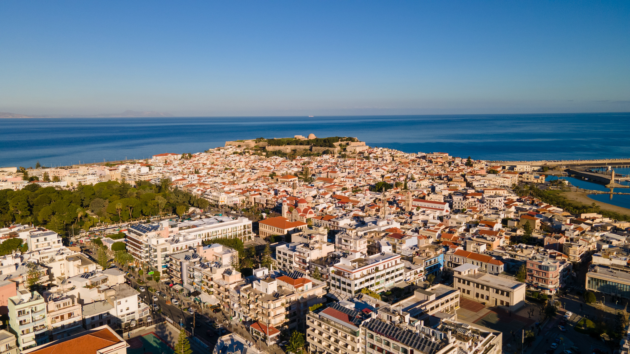 Flight over the Museum of Natural History in Rethymnon, Crete - My, Dji, DJI Mavic Air, Drone, Crete, Greece, Rethymnon, The photo, Video, Flights at low altitude, Flight, Island, Longpost