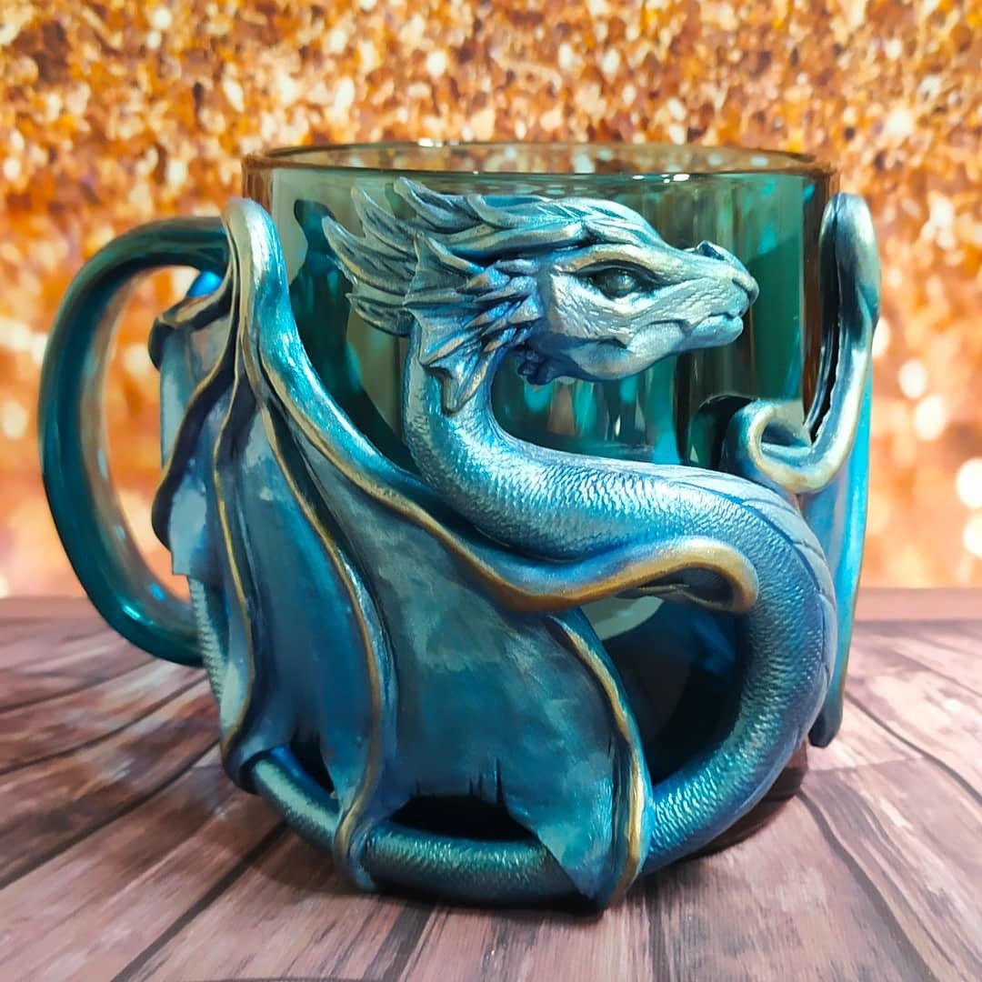 Dragon glass. Кружка дракон. Чашка с драконом. Кружки с драконами. Дракон на кружке.