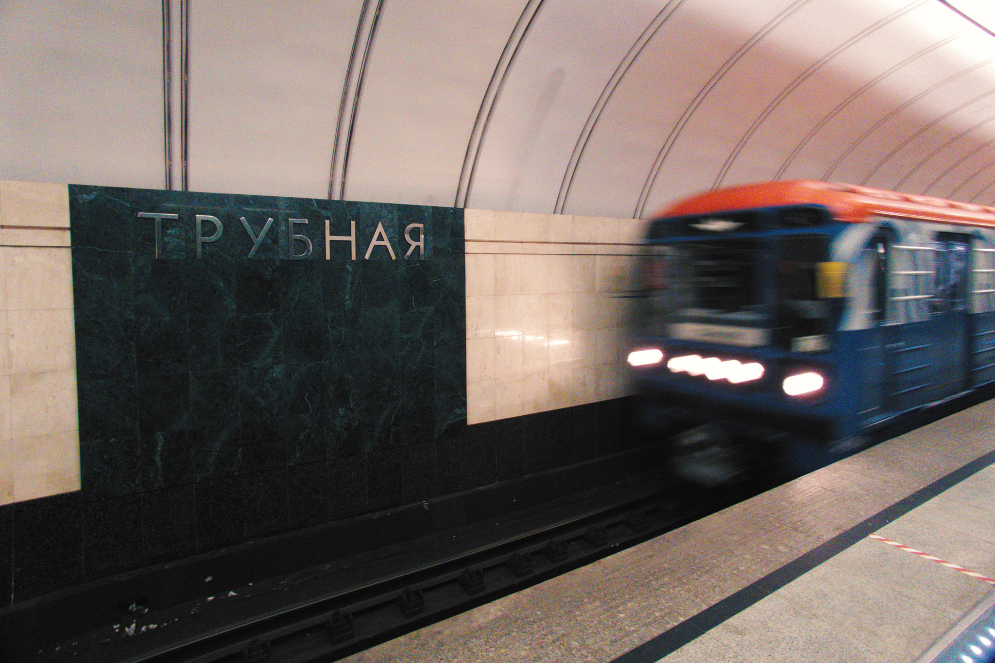 Moscow Metro - My, The photo, Beginning photographer, Panasonic, Lumix, Moscow Metro, Metro, Pipe, A train, Turnstile, Raw, Fujifilm, Longpost